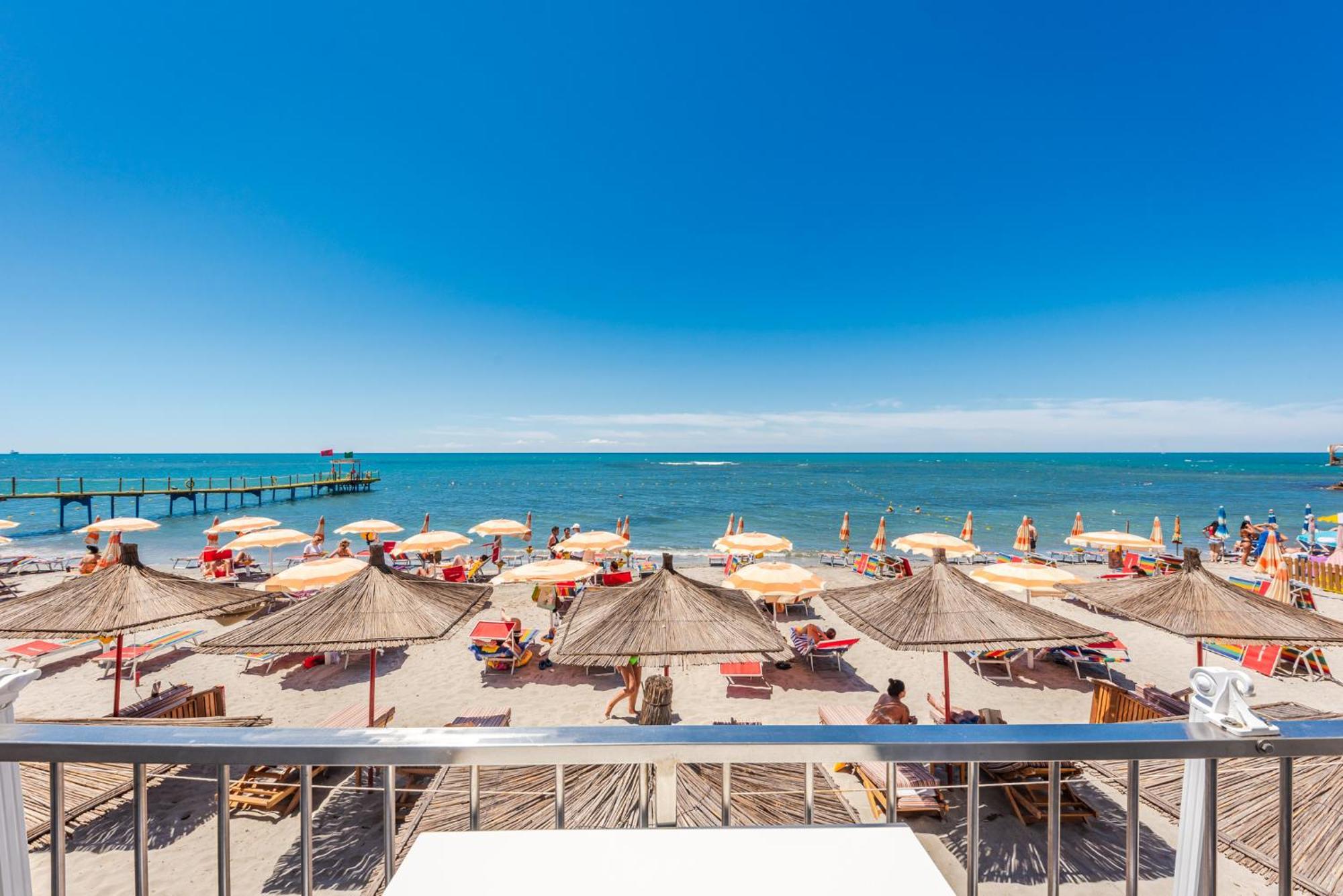Aragosta Hotel&Restaurant Durrës Exterior foto